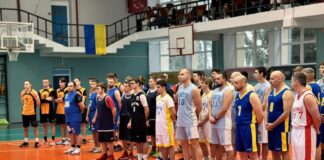 Голова Відділення НОК України у Вінницькій області Сергій Борзов привітав учасників чемпіонату області з баскетболу серед чоловіків, який проводиться на Вінниччині.